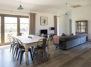 Téléviseur connecté, lecteur de DVD, chaîne audio