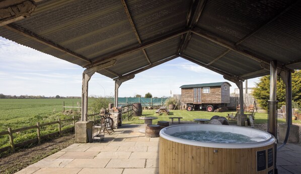 Terrace/patio - Stylish cottages, countryside views, wood burning hot tubs, 20 mins to Cambridge (Royston)