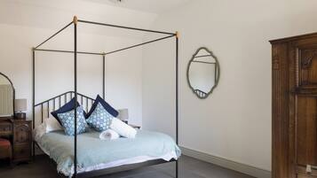 2 bedrooms, iron/ironing board, travel crib, WiFi