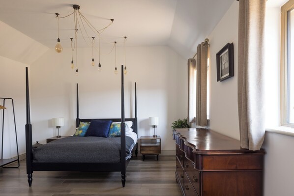 6 slaapkamers, een strijkplank/strijkijzer, reisbedje, wifi