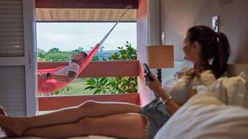 Suite, vista giardino | 1 camera, biancheria da letto di alta qualità, minibar, Wi-Fi gratuito
