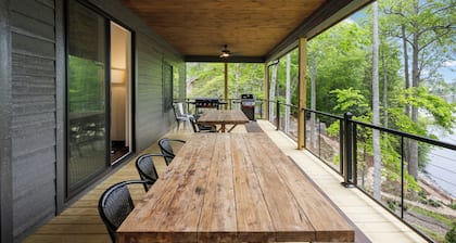 Lakefront Cabin - Private Dock, Stunning Views, Perfect 4 Families & Groups!