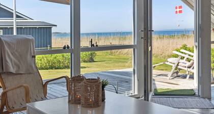 Cozy summer house in Føns with sea view