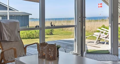 Cozy summer house in Føns with sea view
