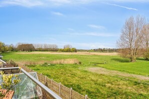 Property grounds - Sea and meadow views space and calm (Nyborg)