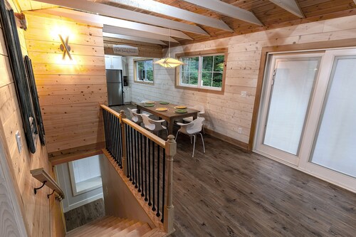 Charming 3BR Cabin w/ All the Comforts – WiFi & AC in Beautiful Gainesville