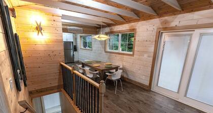 Charming 3BR Cabin w/ All the Comforts – WiFi & AC in Beautiful Gainesville