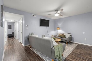 TV - Cozy Morehead City Retreat – 5 Min to Beach (Morehead City)
