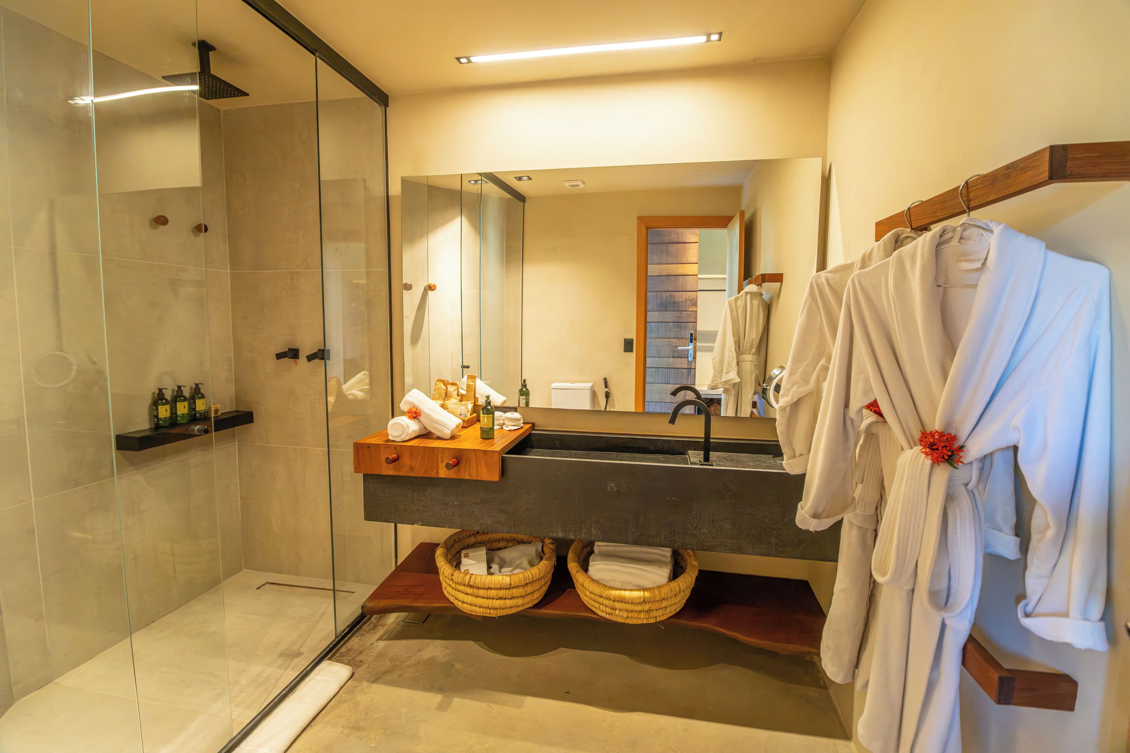 Apartamento Jardim | Banheiro | Produtos de toalete grátis, secador de cabelo, toalhas de banho 