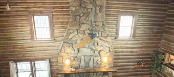 Charming 2-bedroom cabin in welcoming Chestertown with Lake Views and WiFi