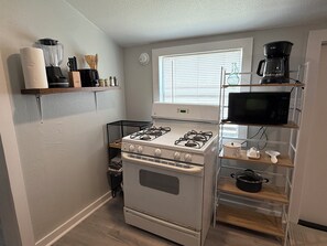 Micro-ondes, four, plaque de cuisson