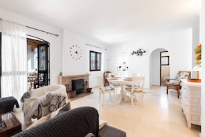 TV - Capistrano Village, 2 bedroom (Nerja)