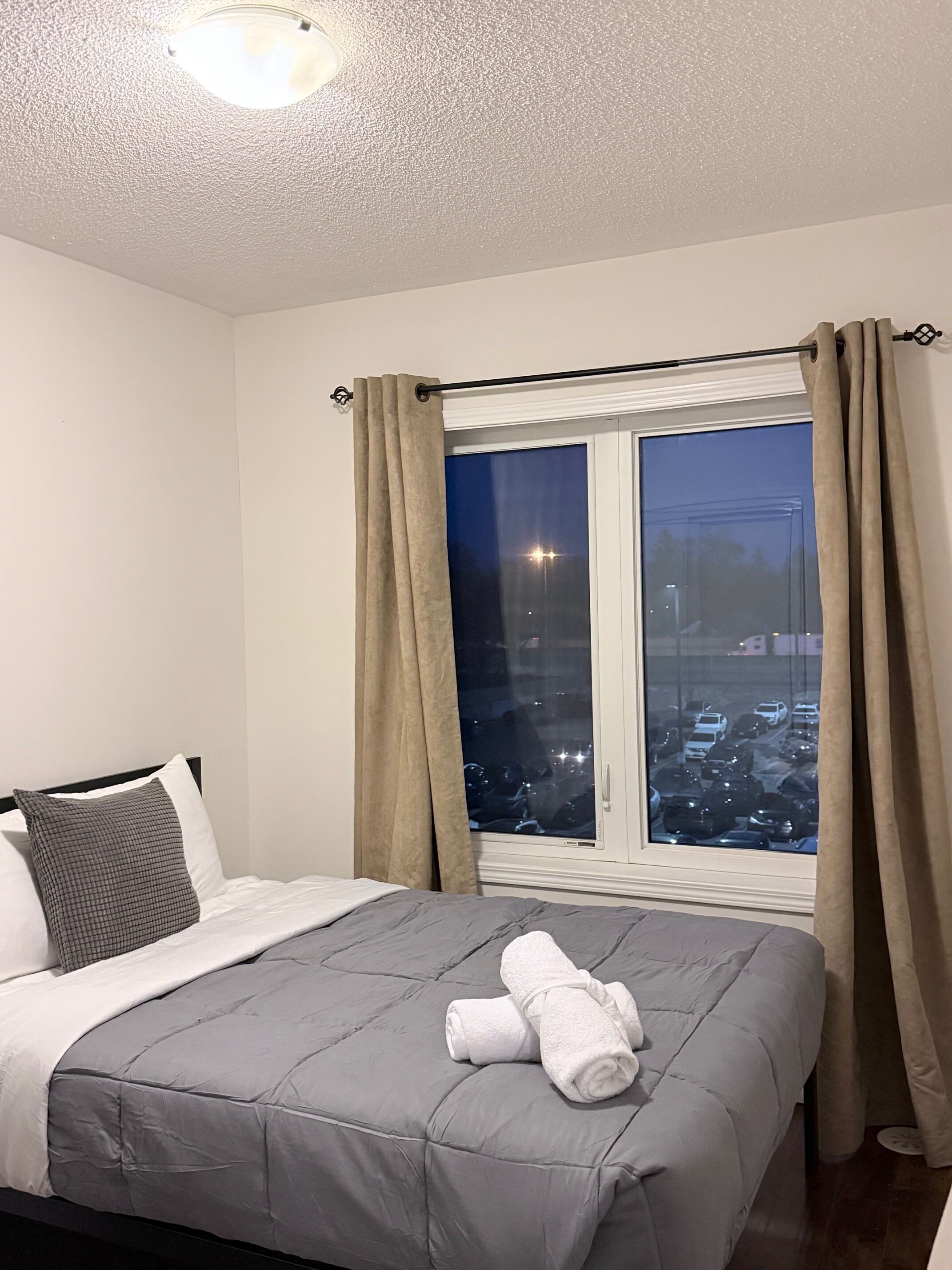 3 bedrooms, in-room safe, iron/ironing board, WiFi