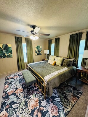 3 chambres, fer et planche à repasser, Wi-Fi, draps fournis