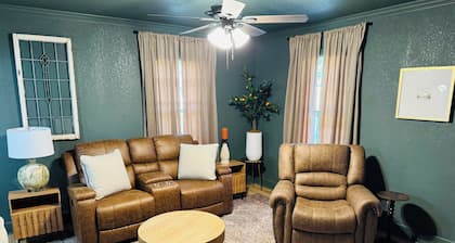 Charming 3-bedroom house w/WiFi, close to Highland Industrial Park- East Camden