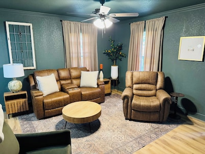 Charming 3-bedroom house w/WiFi, close to Highland Industrial Park- East Camden