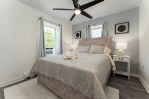 2 bedrooms, iron/ironing board, travel cot, free WiFi - Acadia Duo: 2 Side-by-Side Private Condos (5 & 6) (Trenton)