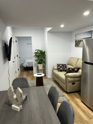 Interior - Cozy 2 Bedroom Basement (Regina)