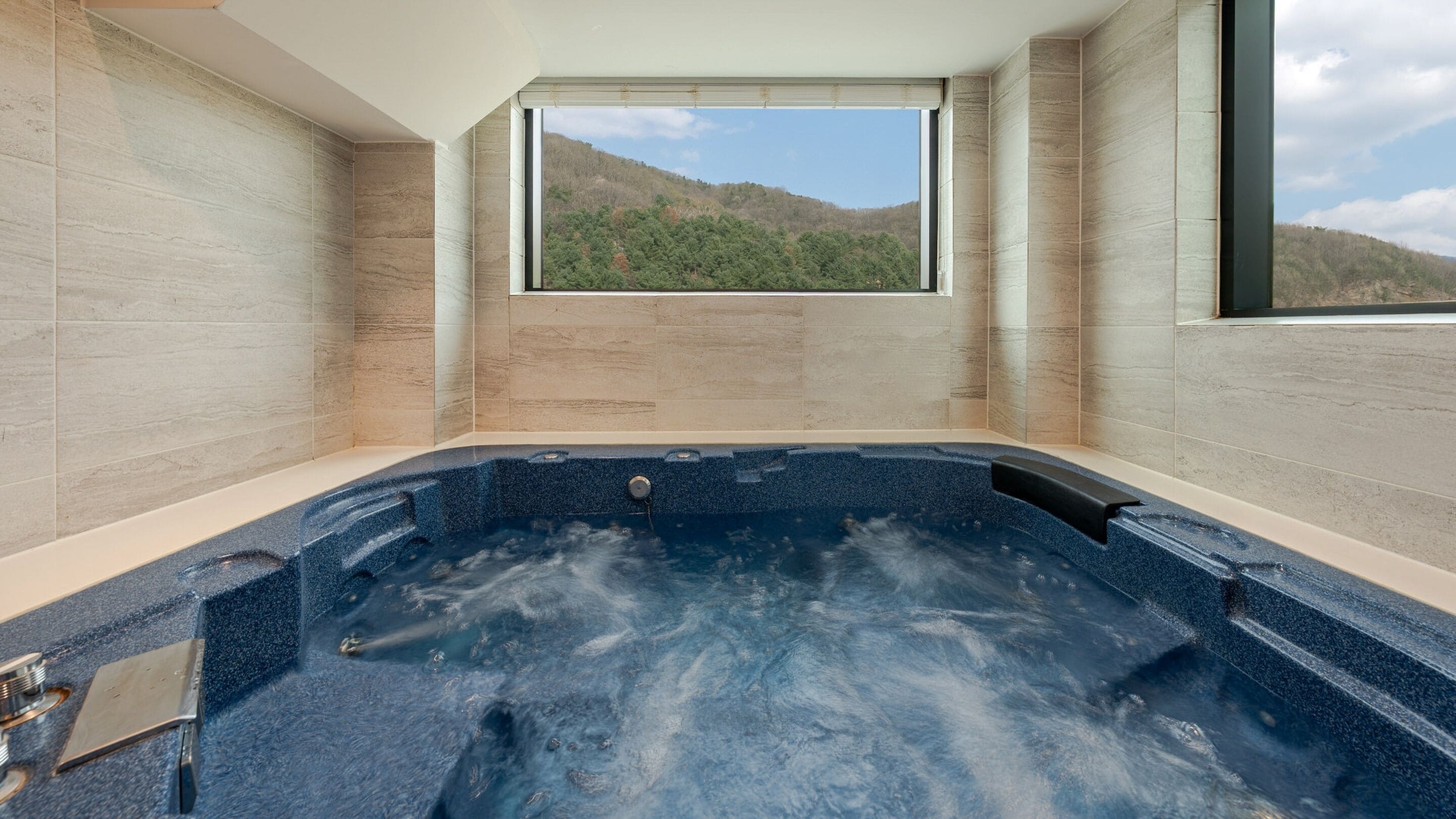 Habitación básica, 2 habitaciones (Room A301 (Luxury Family Spa)) | 1 dormitorio y wifi gratis