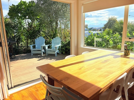Interior. Warm & Sunny Bungalow Overlooking Vibrant Ahuriri Village. Perfect for families.