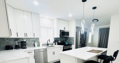 Spacious 4-bedroom house in lovely Lynbrook with WiFi, AC free parking