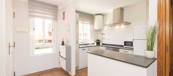 NOVO GOLF CHICLANA - Cosy flat with shared swimming pool and free Wifi