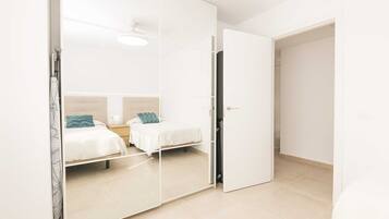 2 dormitorios, tabla de planchar con plancha, wifi gratis y ropa de cama