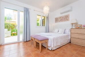 3 bedrooms, iron/ironing board, free WiFi, bed sheets