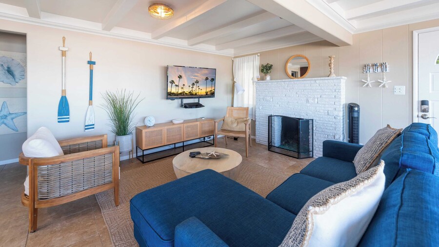 Coastal Bayside Condo Walkable to Sand & Surf