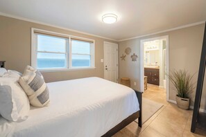 House (3 Bedrooms) | Interior - Coastal Bayside Condo Walkable to Sand & Surf (Newport Beach)