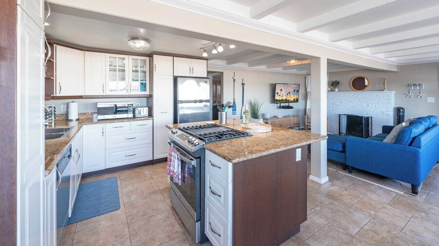Coastal Bayside Condo Walkable to Sand & Surf