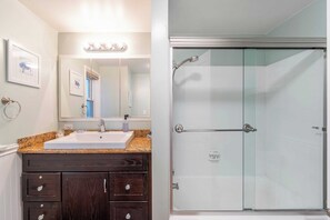 Interior - Coastal Bayside Condo Walkable to Sand & Surf (Newport Beach)