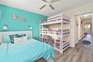 2 Schlafzimmer, Reisekinderbett, kostenloses WLAN, Bettwäsche