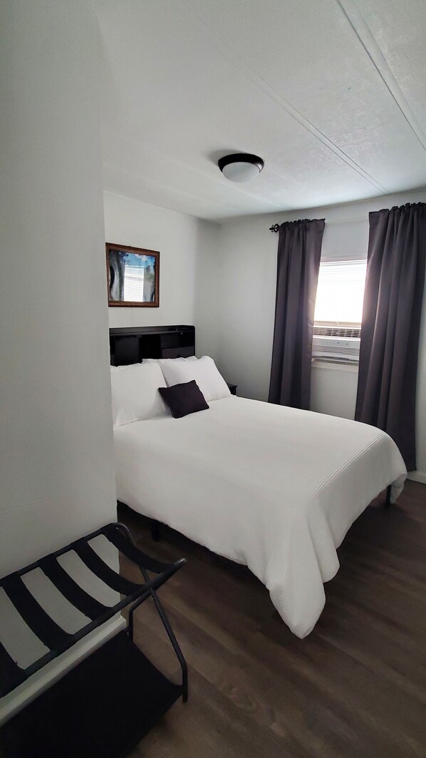 2 bedrooms, desk, free WiFi, bed sheets