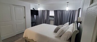 Charming 2-bedroom Mobile Home in Lake Charles with WiFi, Jaccuzy, Washer/Dryer