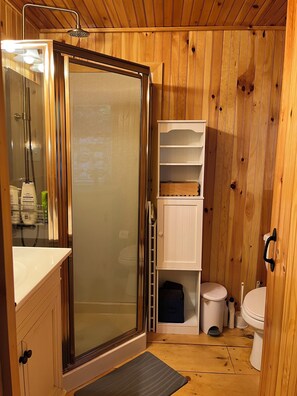 تجهيزات دش، مجففات شعر، مناشف، صابون