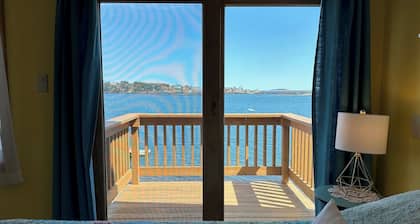 Oceanfront Escape: Deck & Granite Steps to Shore