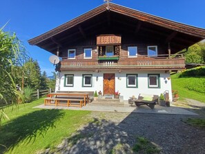 Exterior - Holiday Home 'Lemberger' with Mountain View, Private Terrace and Wi-Fi (Jochberg)