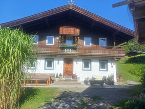 Exterior - Holiday Home 'Lemberger' with Mountain View, Private Terrace and Wi-Fi (Jochberg)