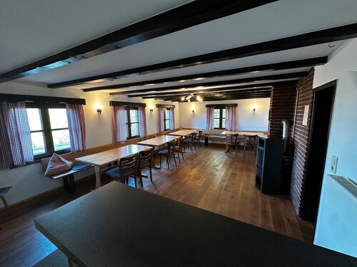 Skihütte des Skiclub-Brilon mit Bergblick und gemeinsamer Terrasse