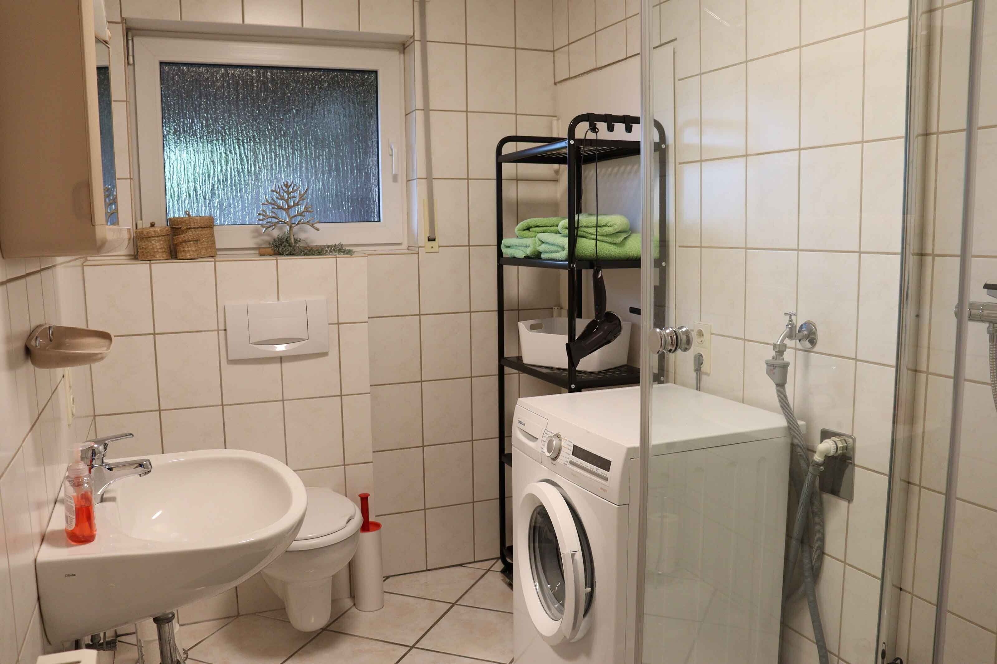 Dusche, Haartrockner, Handtücher