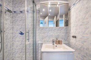 Douche, serviettes fournies