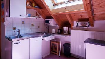 Fridge, microwave, stovetop, electric kettle