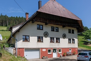 A two-story building with a red roof, white walls, and multiple windows. - Apartment '2' with Shared Terrace, Balcony and Wi-Fi (Hornberg)