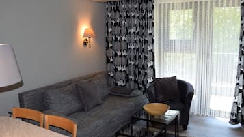 TV, lettore DVD, tavolo da ping pong, impianto stereo