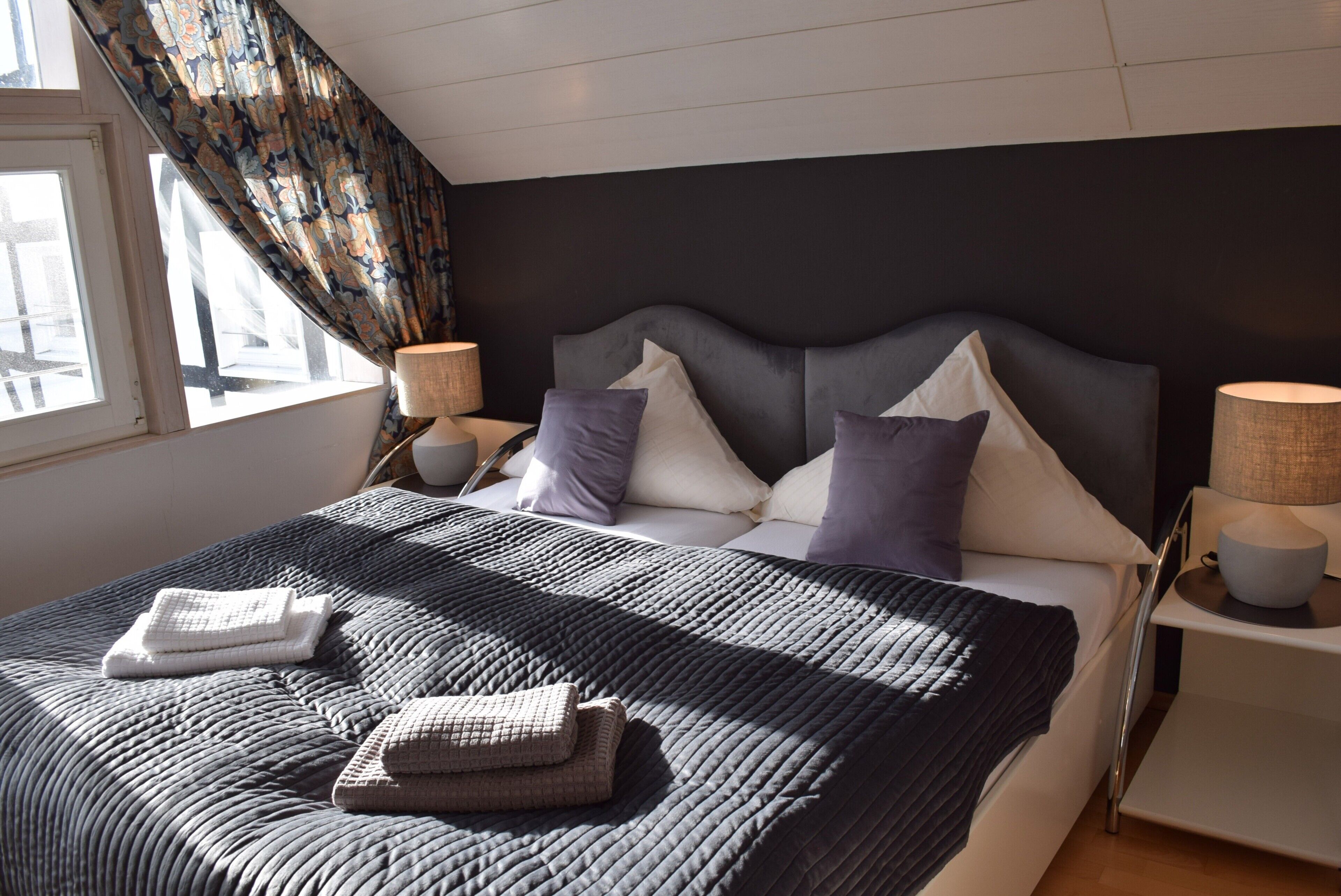 1 室のベッドルーム、アイロン / アイロン台、WiFi (無料)、ベッドシーツ