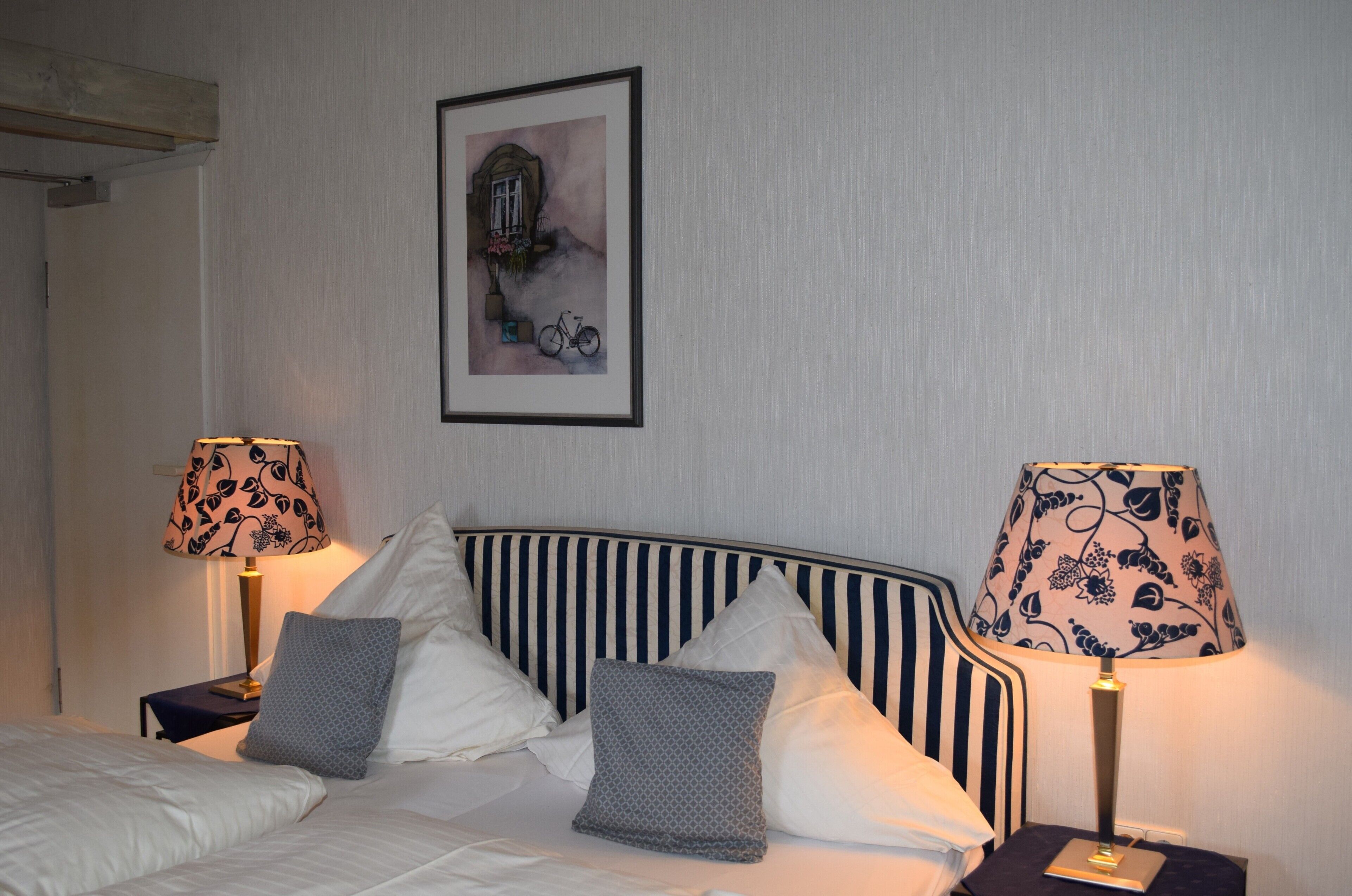 1 室のベッドルーム、アイロン / アイロン台、WiFi (無料)、ベッドシーツ