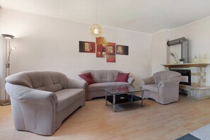 TV, DVD-spiller og stereoanlegg