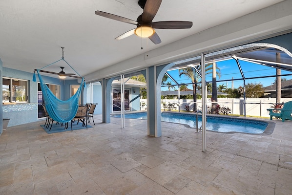 Pool - LUXURIOUS LARGE OPEN 3BR 2BA BLUE POOL VACATION HOME NEAR CAPE HARBOUR MARINA (Cape Coral)