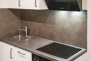 Kühlschrank, Ofen, Herdplatte, Geschirrspüler